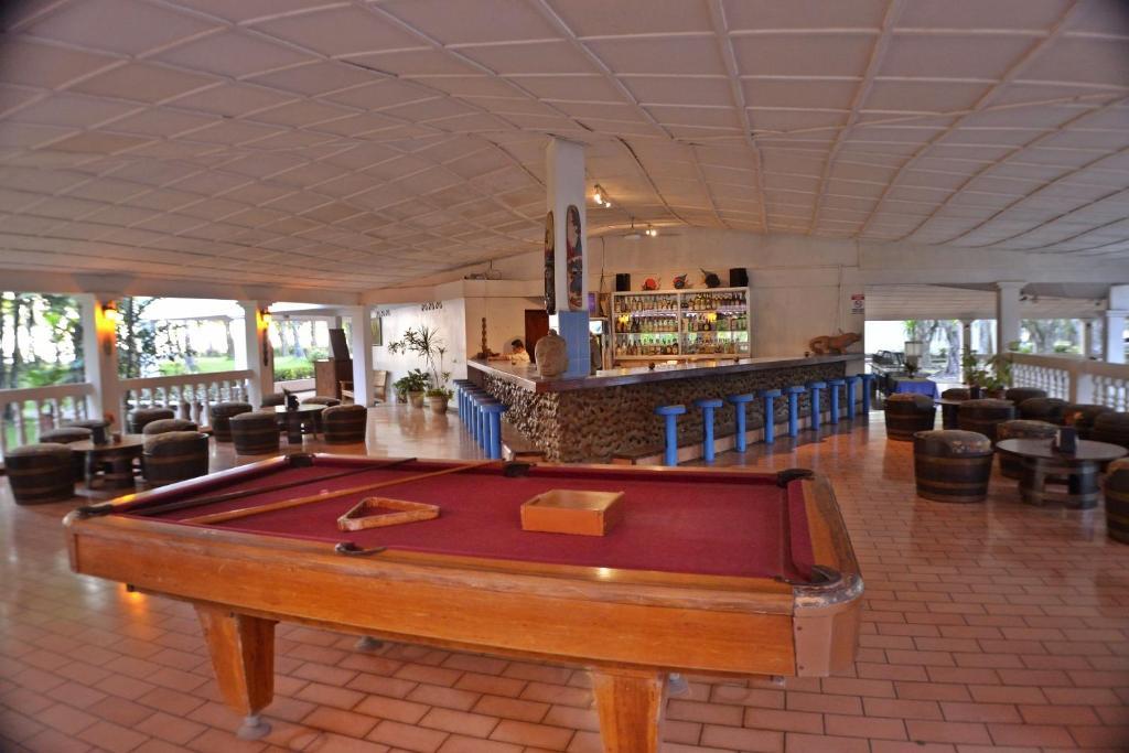 Hotel La Isla Parrita Bagian luar foto