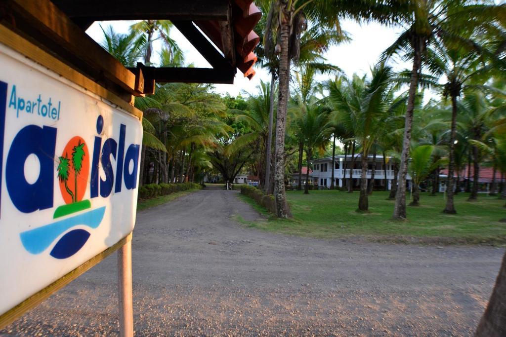 Hotel La Isla Parrita Bagian luar foto