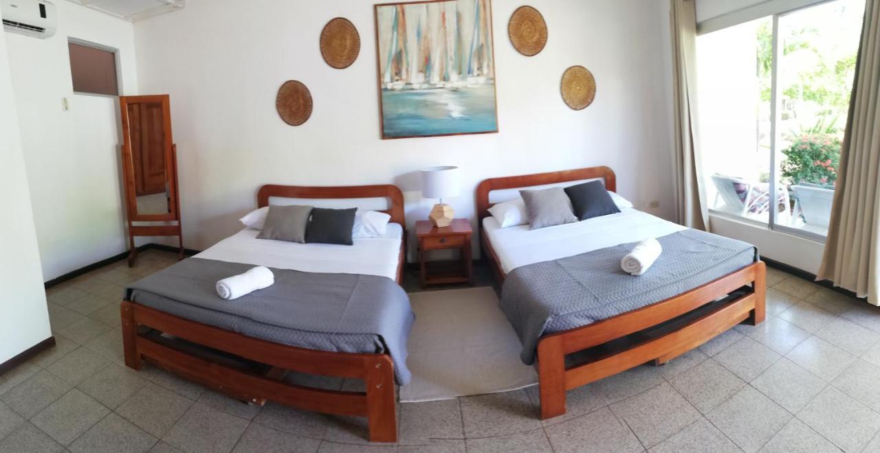 Hotel La Isla Parrita Bagian luar foto
