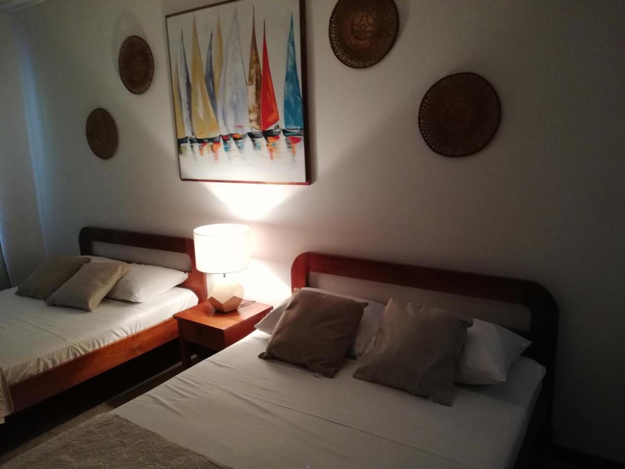 Hotel La Isla Parrita Bagian luar foto
