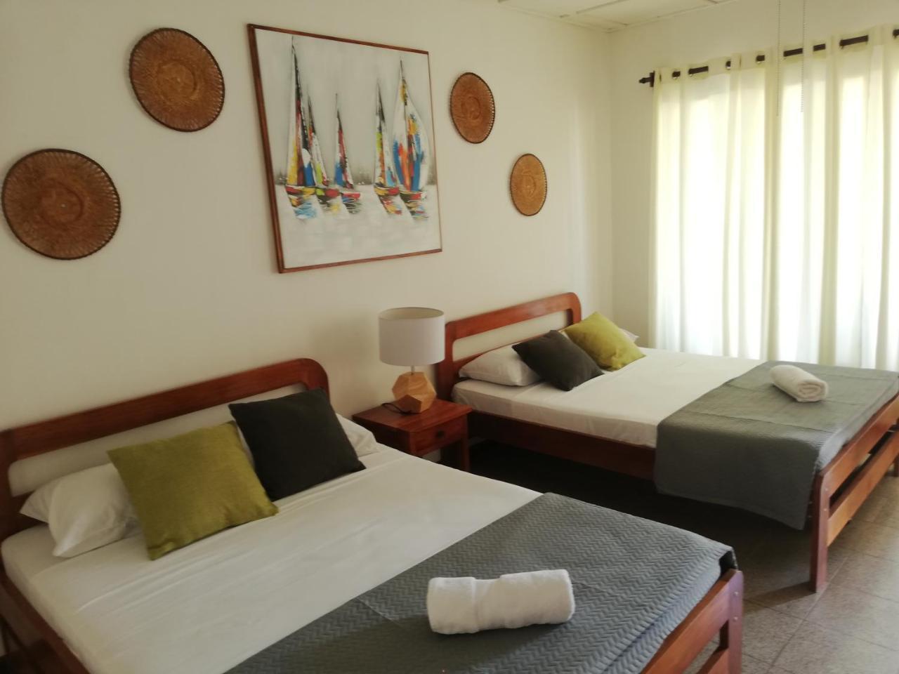 Hotel La Isla Parrita Bagian luar foto