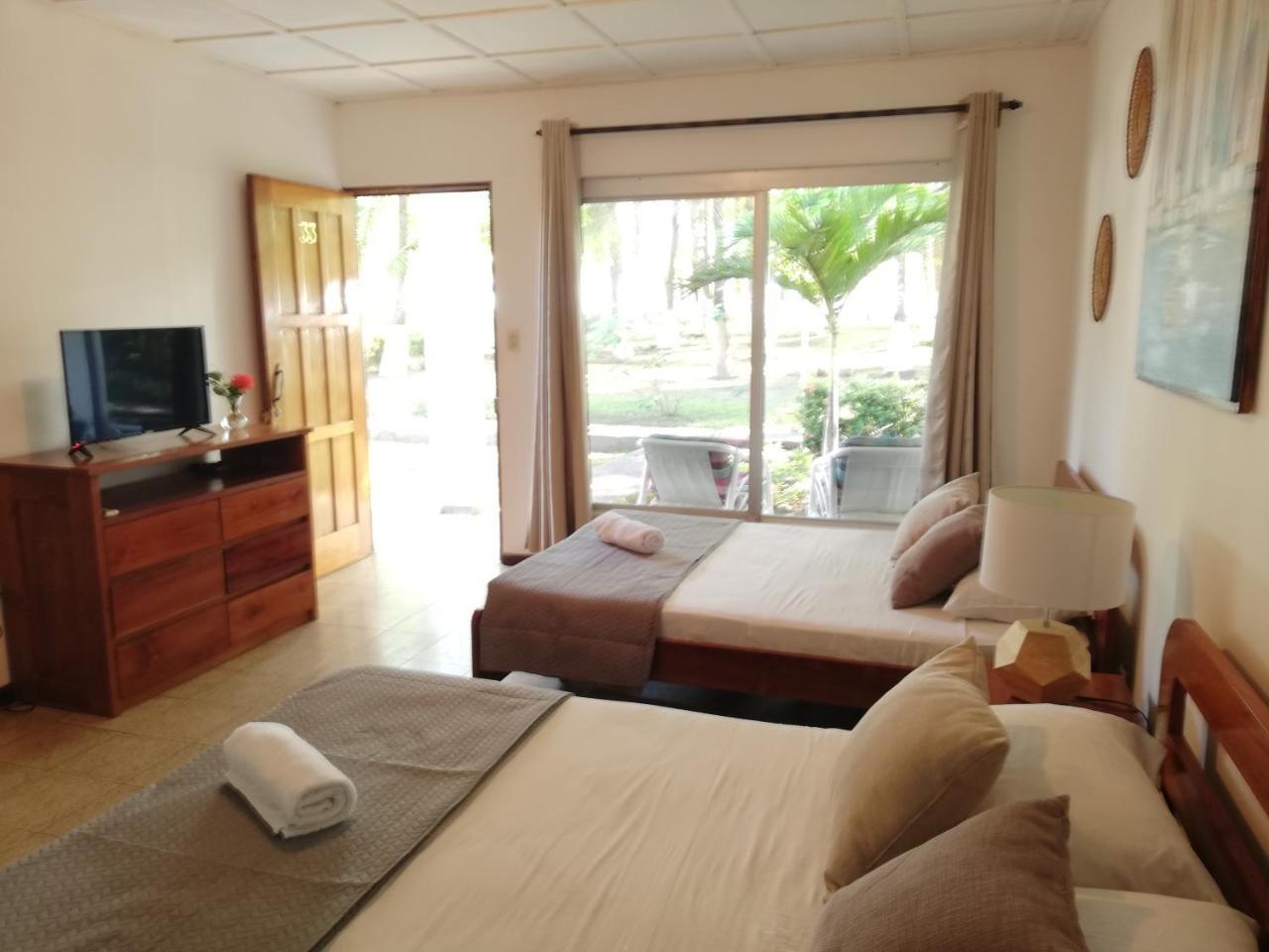 Hotel La Isla Parrita Bagian luar foto