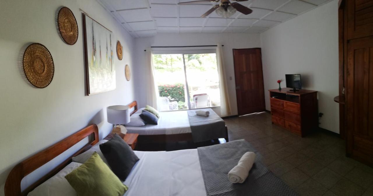 Hotel La Isla Parrita Bagian luar foto
