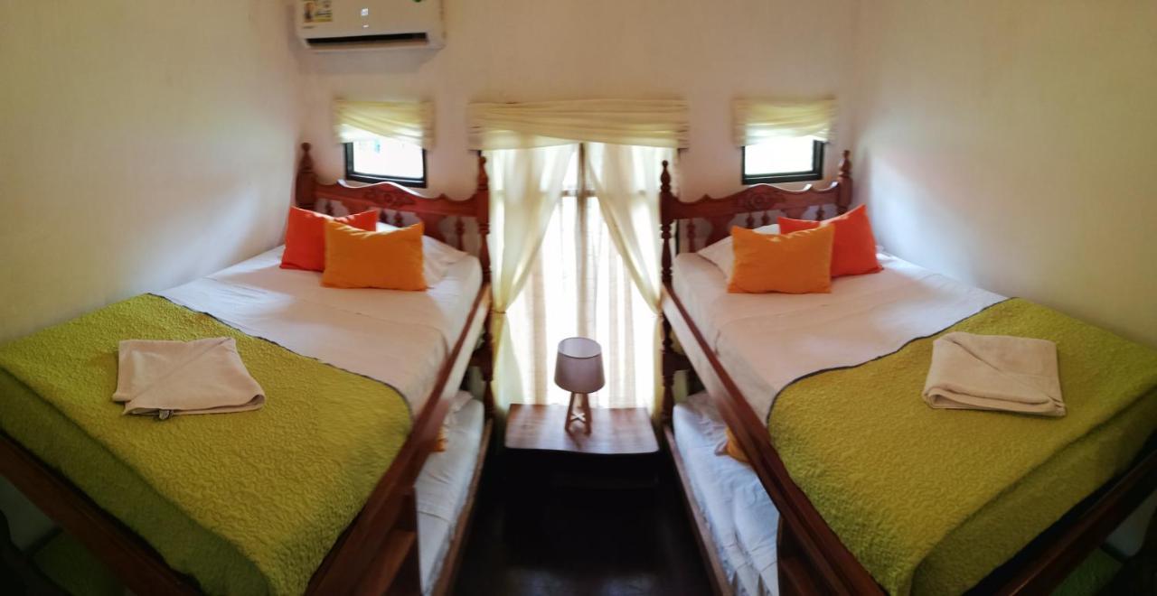 Hotel La Isla Parrita Bagian luar foto