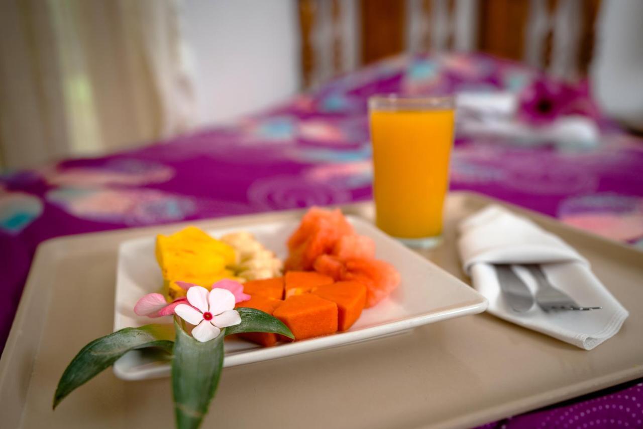Hotel La Isla Parrita Bagian luar foto