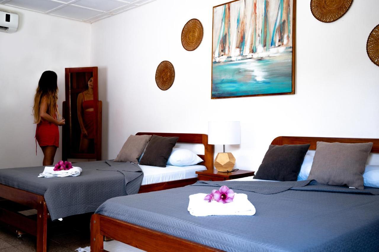 Hotel La Isla Parrita Bagian luar foto