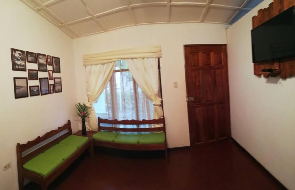 Hotel La Isla Parrita Bagian luar foto