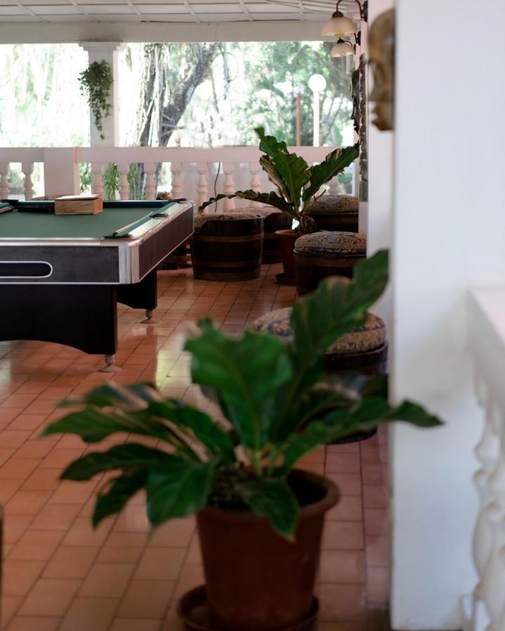 Hotel La Isla Parrita Bagian luar foto