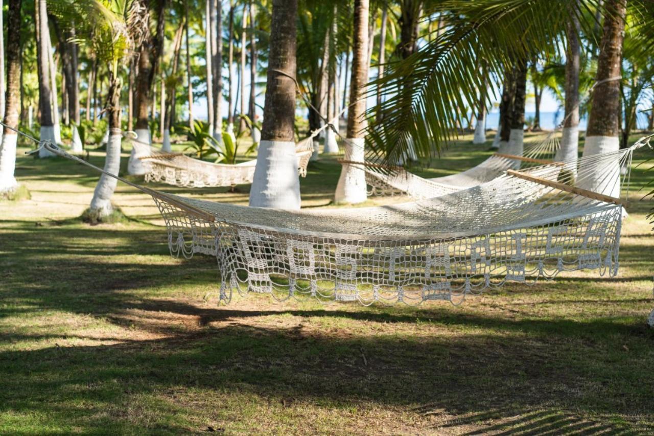 Hotel La Isla Parrita Bagian luar foto