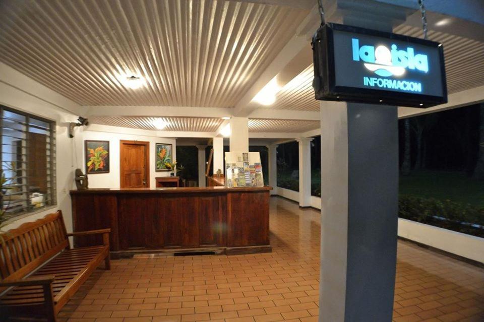 Hotel La Isla Parrita Bagian luar foto